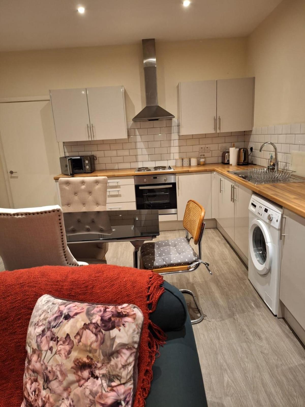 Fabulous Home From Home - Central Long Eaton - Lovely Short-Stay Apartment - High Speed Fibre Optic Broadband Internet - High Speed Streaming Possible Suitable For Working From Home And Students Very Spacious Free Parking Nearby Exterior photo